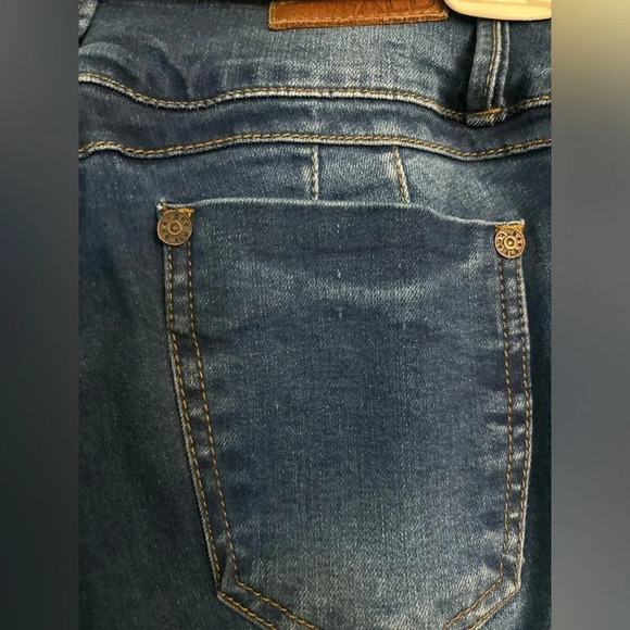 ALD (Ana Lucia Dominguez) Made in Columbia High Waisted Double Button Jeans - Picture 3 of 11